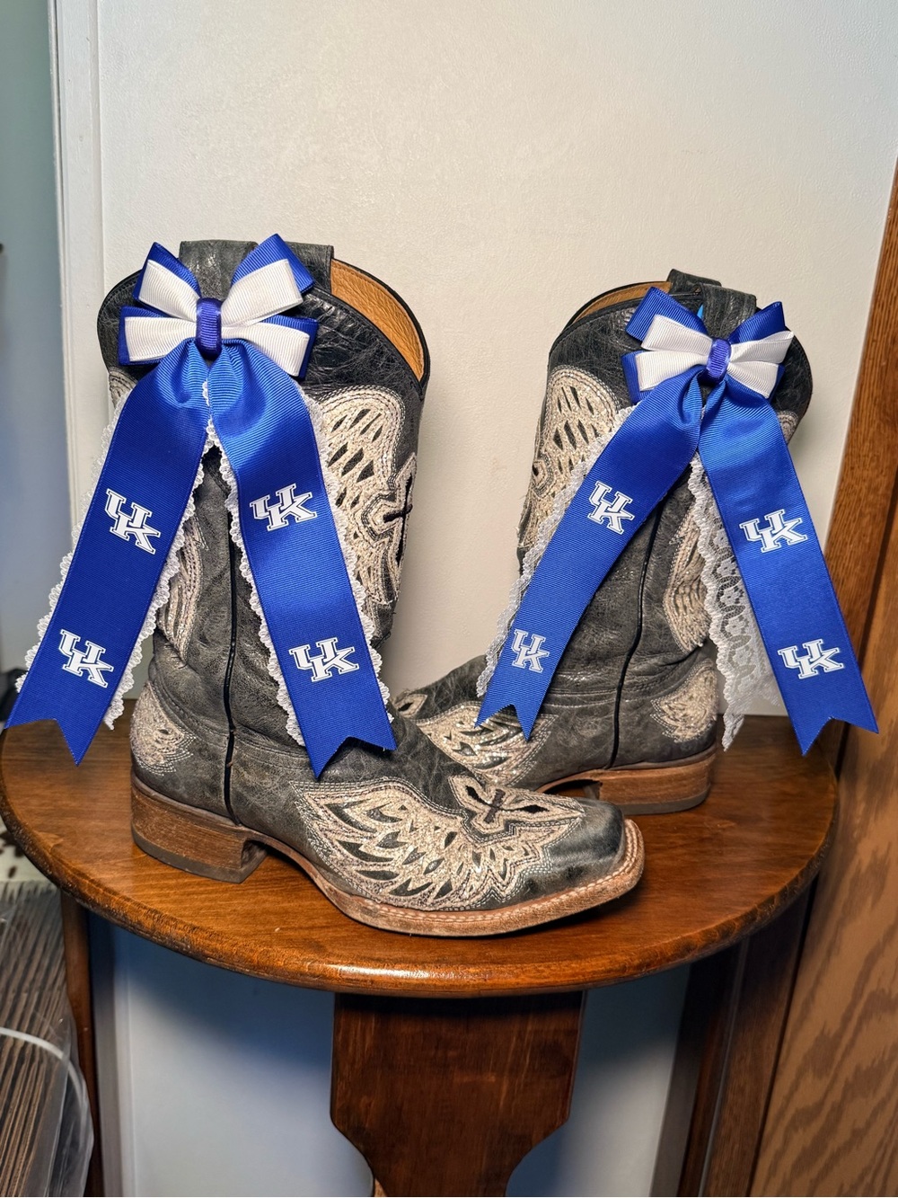 UK Blue White Kentucky Ribbon Western Boot Bows Pair
